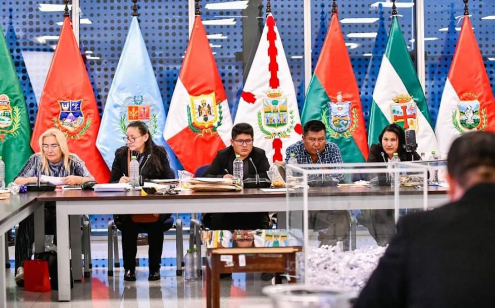 LA PAZ. Los miembros de la comisión legislativa aprobaron el viernes la lista final de postulantes habilitados.