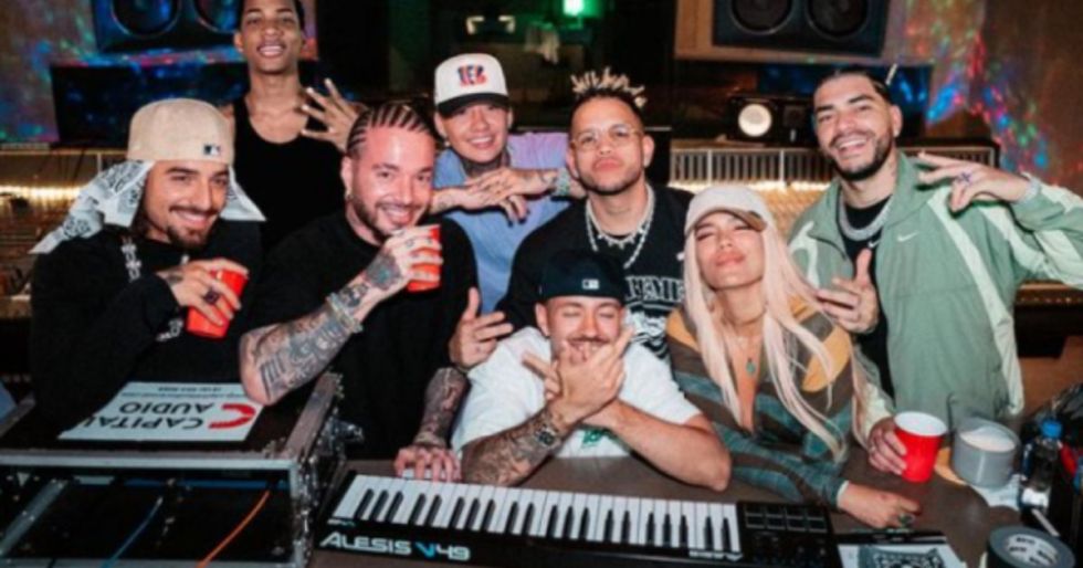 La canción ‘+57’, en referencia al prefijo telefónico de Colombia, salió el jueves y participan en ella Karol G, Feid, Maluma, J Blavin, Ryan Castro y Blessd.