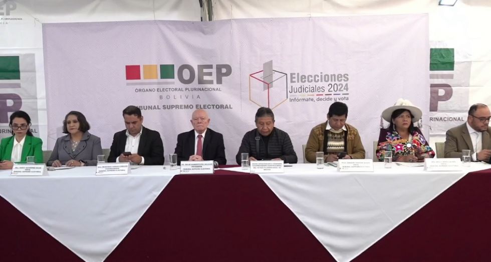 La reunión política en el Tribunal Supremo Electoral, en La Paz. 