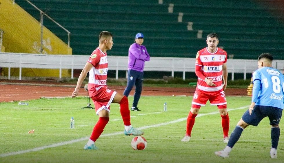 Juan David Morales (i) firmó su debut en el primer equipo de Independiente.