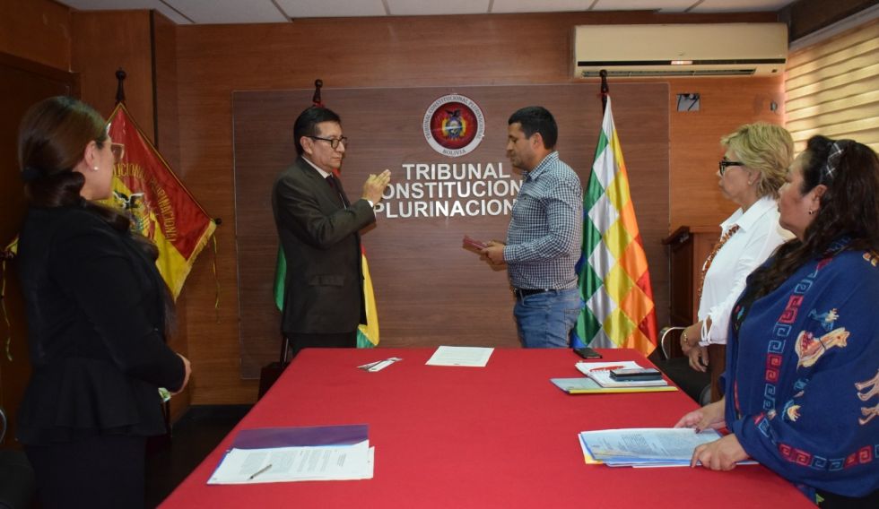 La posesión de Gonzalo Hurtado (i) como nuevo presidente del TCP.