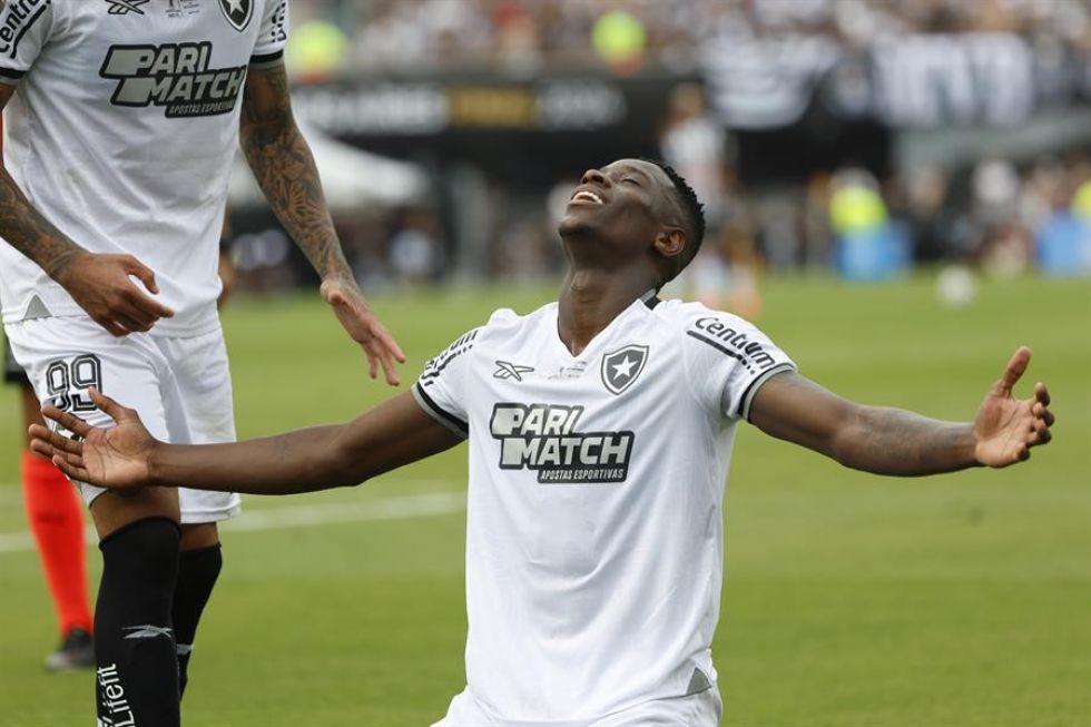 Luiz Henrique de Botafogo celebra su gol este sábado, en la final de la Copa Libertadores.