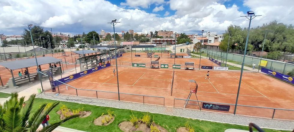 Desde este lunes se juega el torneo internacional en el complejo de tenis La Madona.