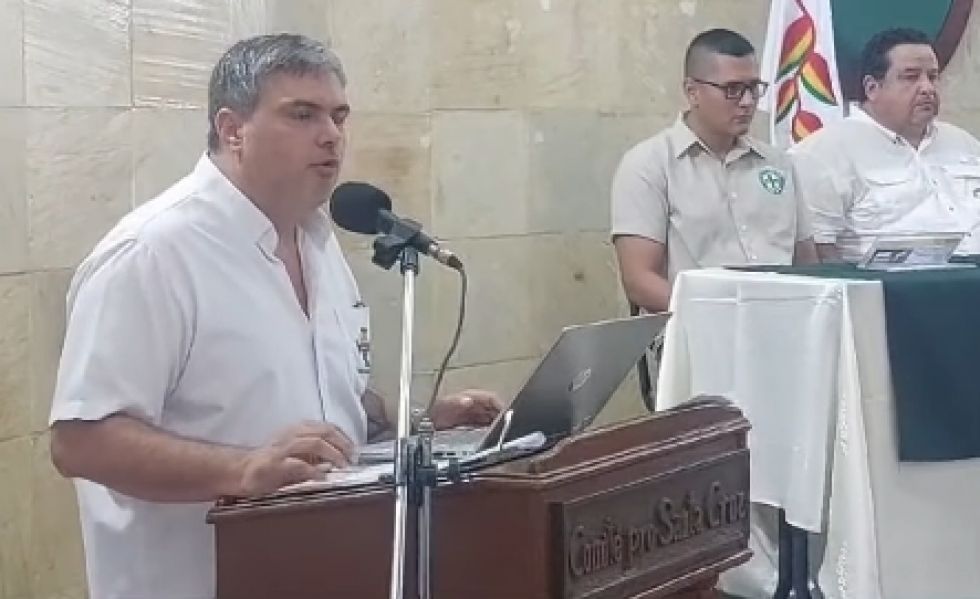 Durante su gestión, Larach promovió el fortalecimiento de las instituciones cruceñas .