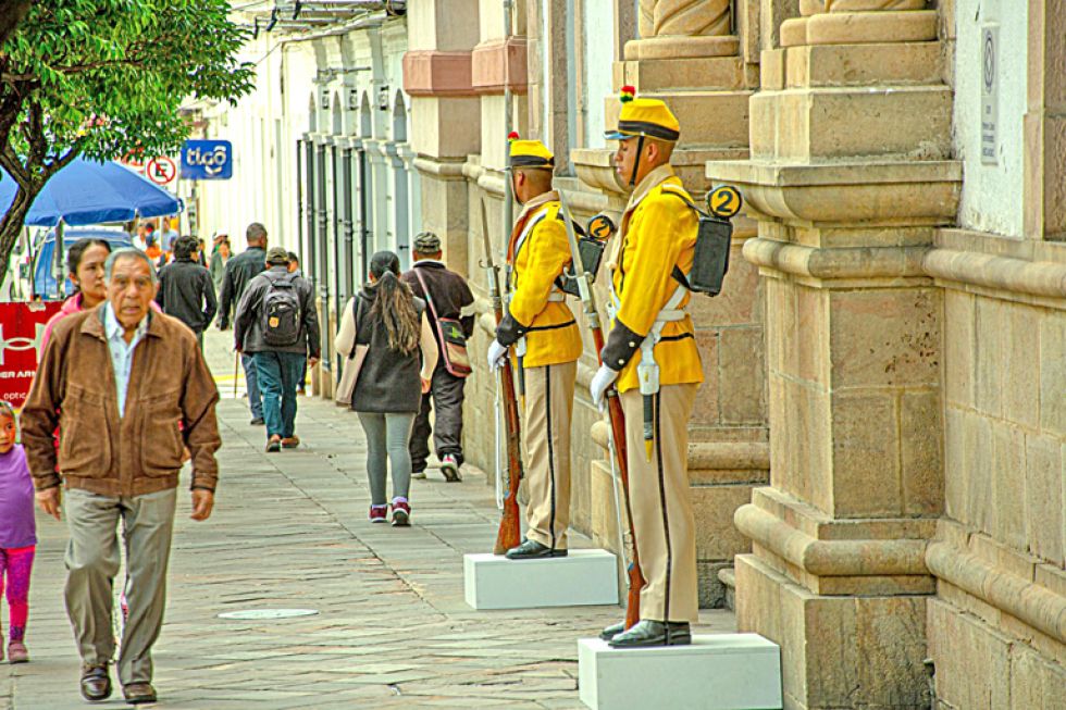 BICENTENARIO. Desde el 30 de enero, los Q'illu Runas hacen guardia en la Casa de la Libertad.