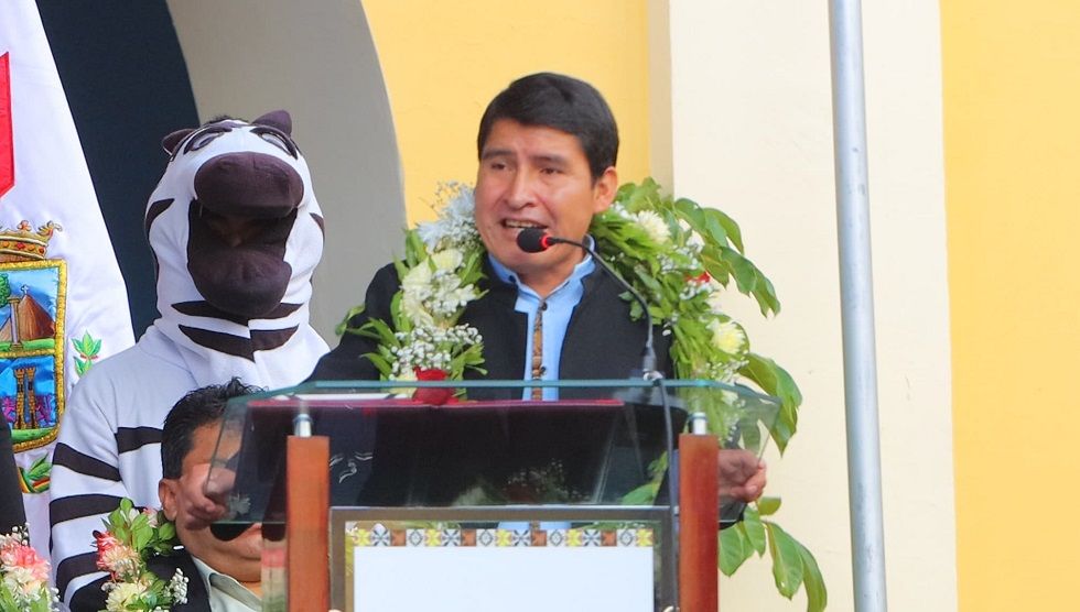 El gobernador de Chuquisaca, Damián Condori, en el acto de inauguración del año escolar.
