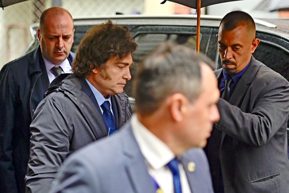 BUENOS AIRES. Javier Milei sigue los pasos de Donald Trump observando el trabajo de la OMS.