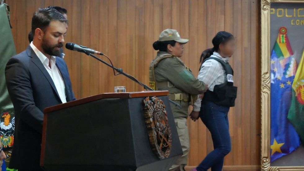 El ministro de Gobierno, Eduardo del Castillo, presentó a Reyna luego de su aprehensión.