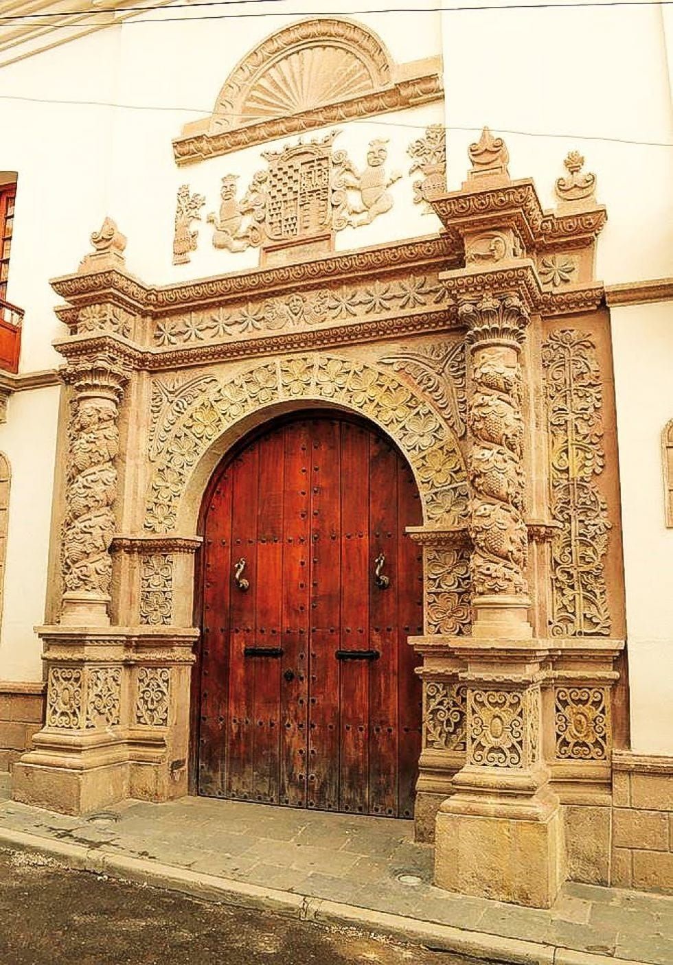 Portada del Palacio de los marqueses de Otavi en la Villa Imperial de Potosí de 1744. Foto: Facebook Historia y Leyenda de la Villa Imperial de Potosí - Bolivia