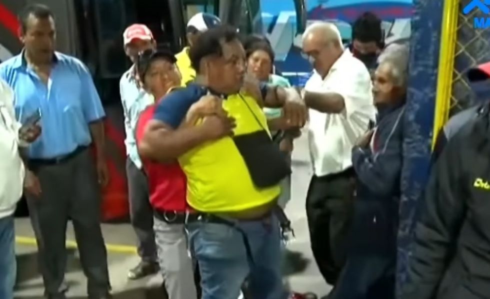 El conductor fue detenido por el personal de la Terminal Bimodal de Santa Cruz.