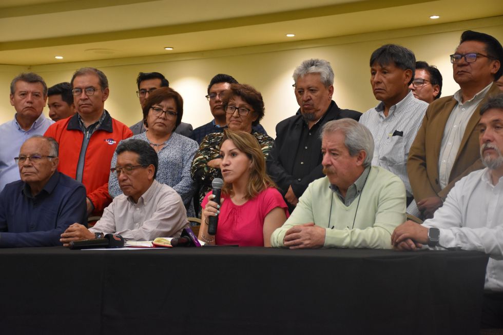Durante la sesión, se abordaron las denuncias de estudiantes que no aprobaron el examen de admisión.
