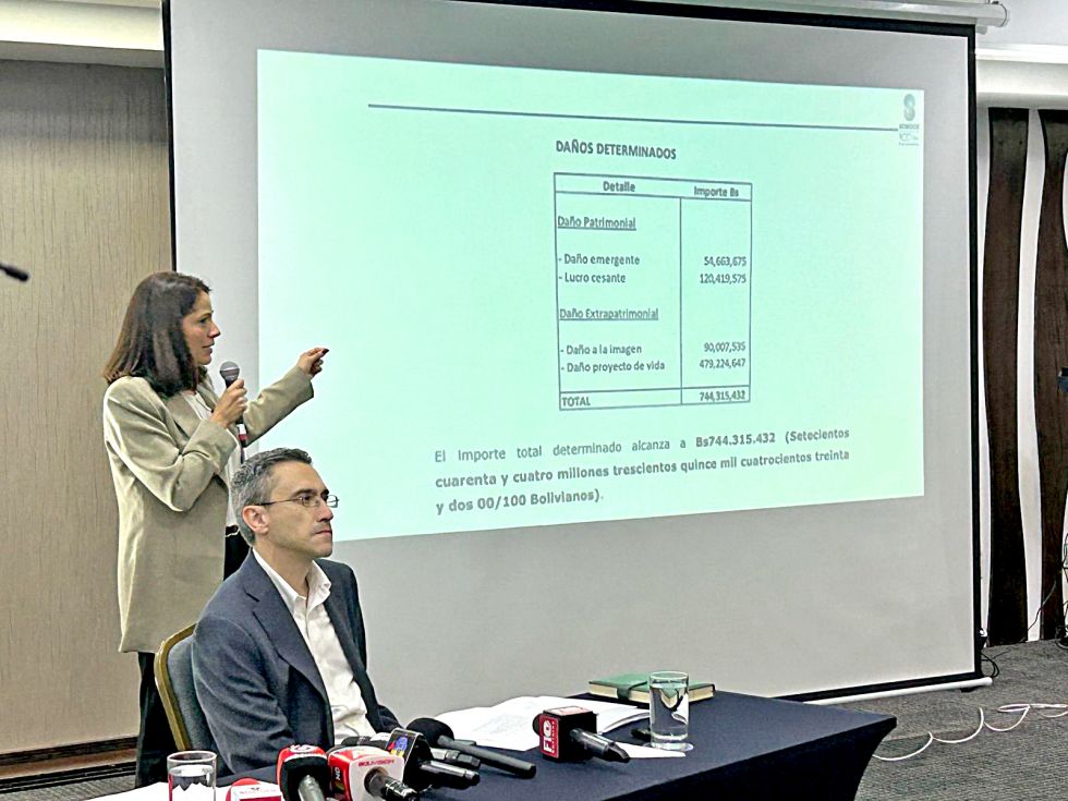 SOBOCE. Los gerentes Ximena Riveros y Ricardo Barrientos expusieron este martes el proceso que enfrentan a raíz de una demanda de Fancesa.