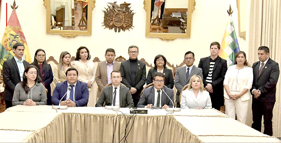 PRONUNCIAMIENTO. Autoridades de las tres instituciones del Órgano Judicial que el 11 de marzo se declararon en emergencia por su presupuesto.