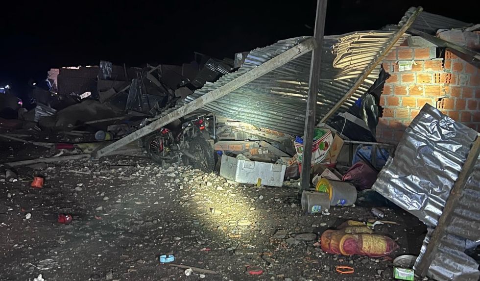 Uno de los inmuebles afectados por la explosión en el centro minero de Yani. 