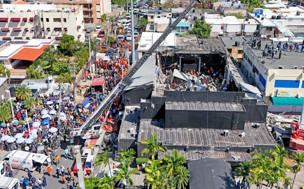 SANTO DOMINGO. Fotografía de los trabajos de rescate en la discoteca Jet Set, este martes.