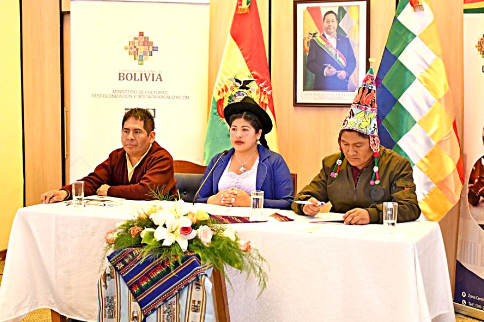 CONFERENCIA. La ministra Esperanza Guevara anunció varias actividades por el Bicentenario.
