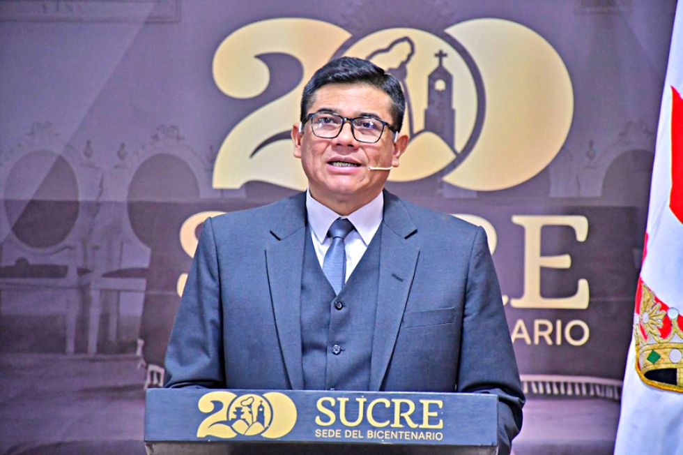 INFORME. El alcalde de Sucre, Enrique Leaño, en la conferencia de prensa de este martes.