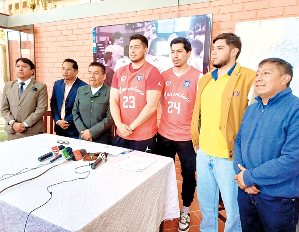 René y Sebastián Calvo fueron presentados ayer como nuevos refuerzos del equipo estudiantil para la Libobasquet.