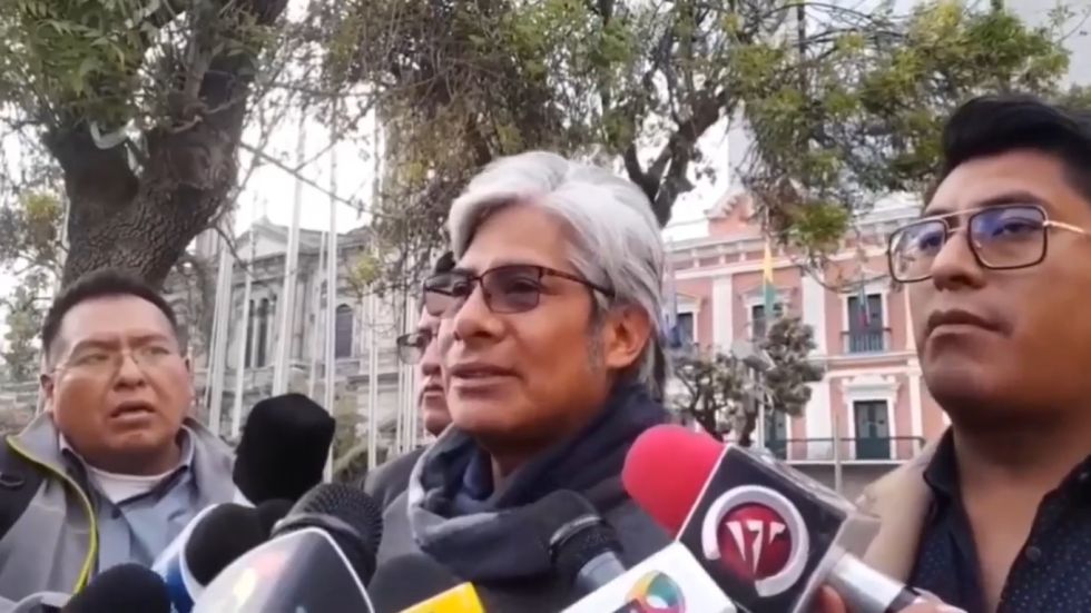 Wilfredo Chávez, abogado de Evo Morales, en un contacto con la prensa en La Paz.