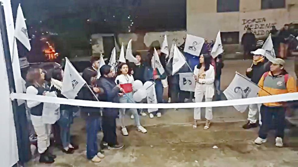 SUCRE. Seguidores del presidente del Senado, Andrónico Rodríguez, este lunes.