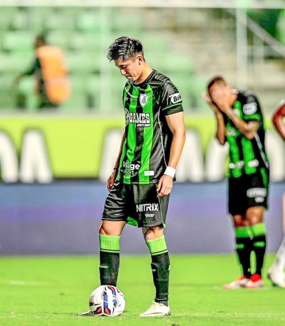El futbolista boliviano no podrá jugar en Brasil mientras dure la investigación en su contra.
