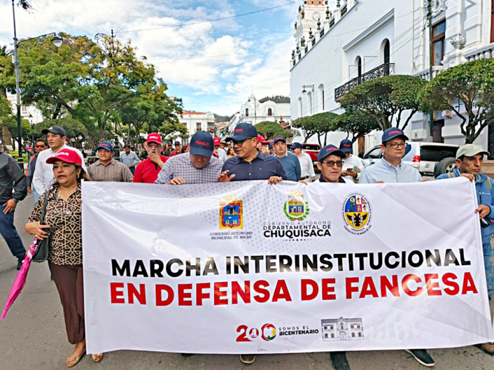 MEDIDA. La marcha de ayer fue encabezada por las autoridades de las tres copropietarias.