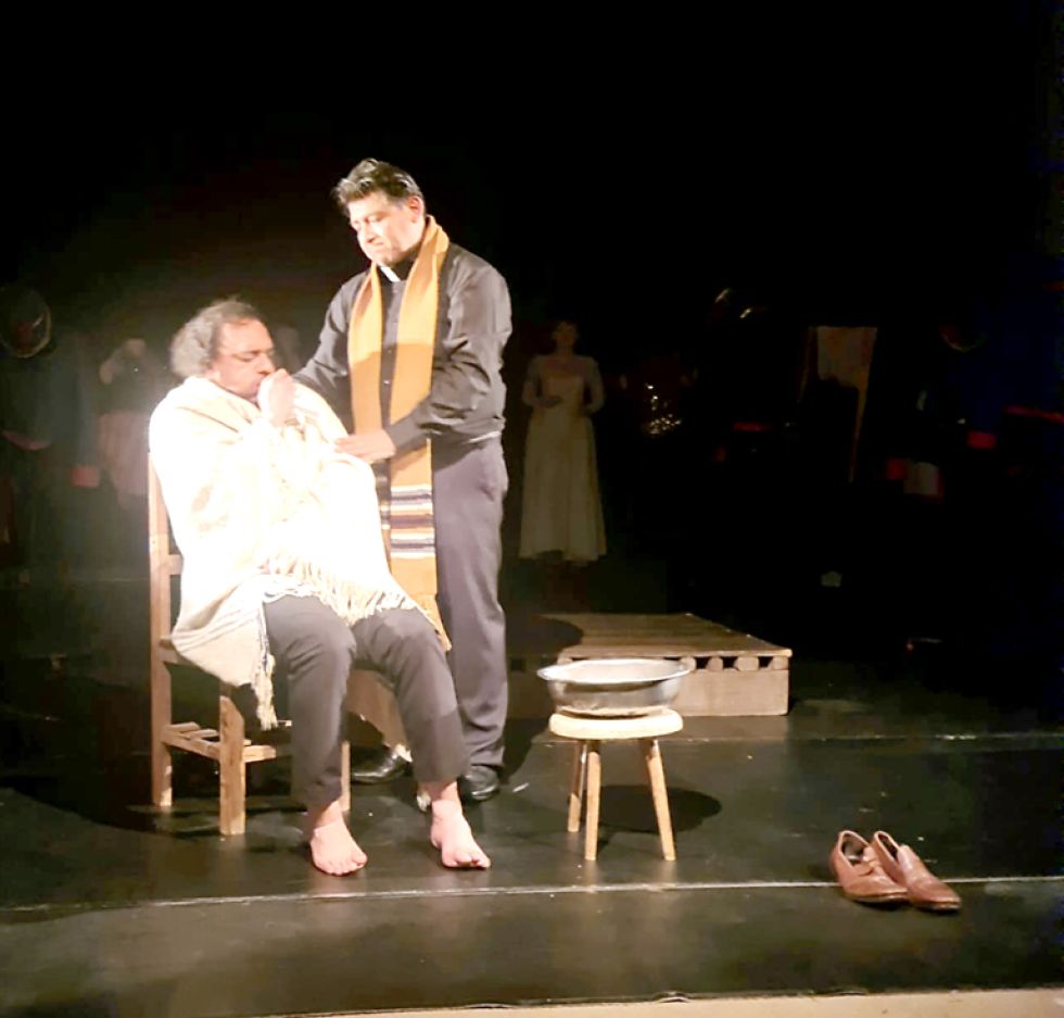 OBRA. Un pasaje de “El Himnovador”, de El Astillero – El Búnker (La Paz), en la Fiesta Teatral de Sucre.