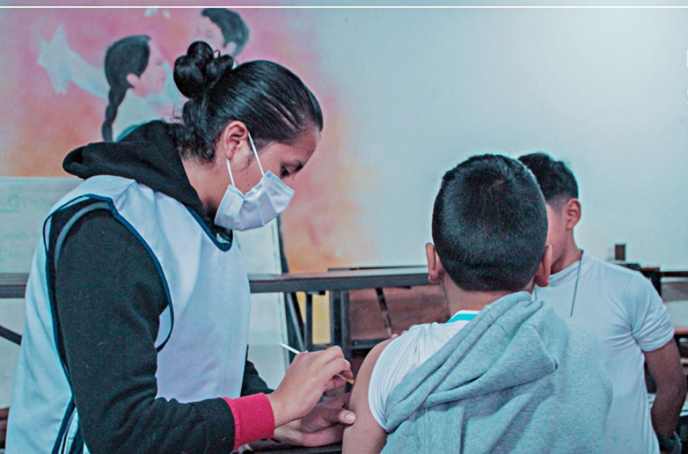 INMUNIZACIÓN. Las vacunas están distribuidas en todos los hospitales y centros de salud.