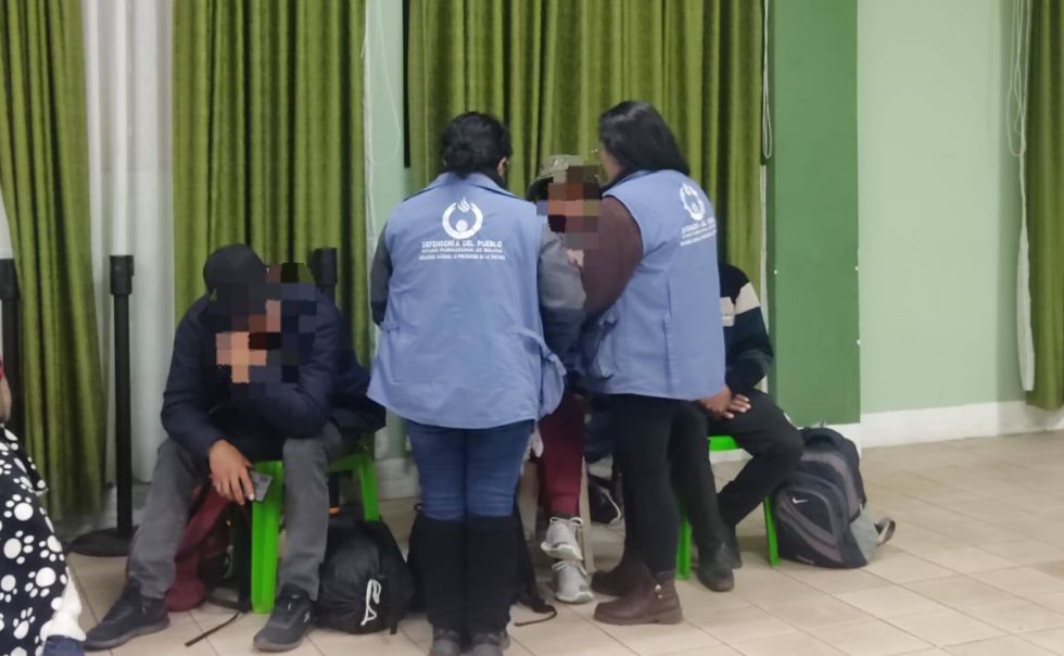Personal de la Defensoría del Pueblo llegó a dependencias de la Felcc El Alto.