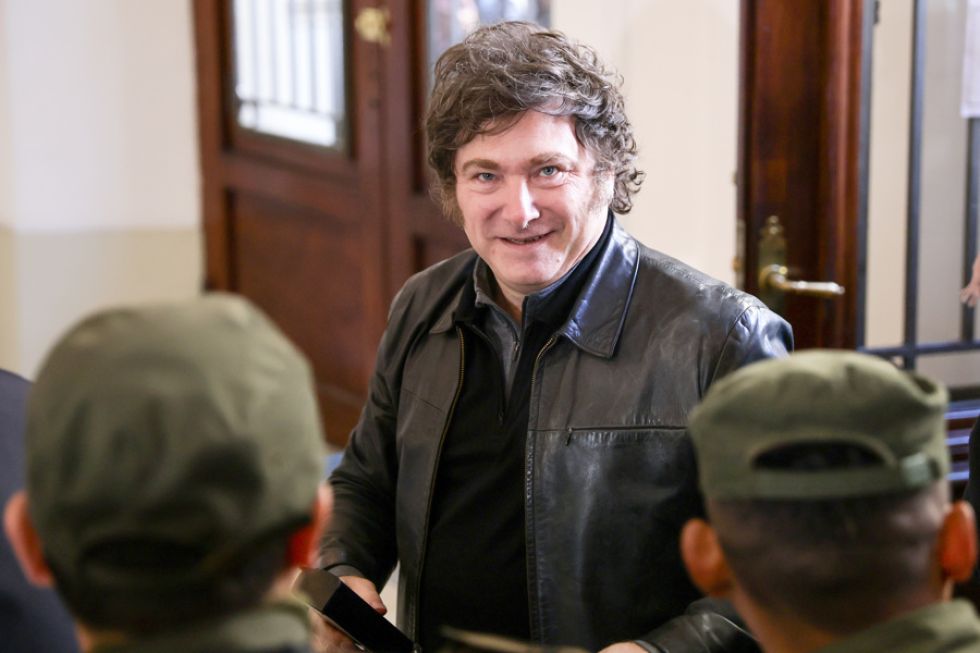 El presidente de Argentina, Javier Milei, a su llegada para votar en las elecciones legislativas de 2025 este domingo, en Buenos Aires (Argentina).