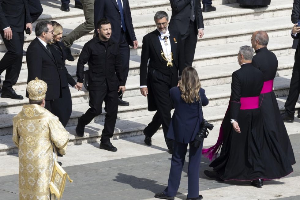El presidente de Ucrania, Volodymyr Zelensky, y Olena Zelenska asisten a la Santa Misa de inicio del pontificado del Papa León XIV.