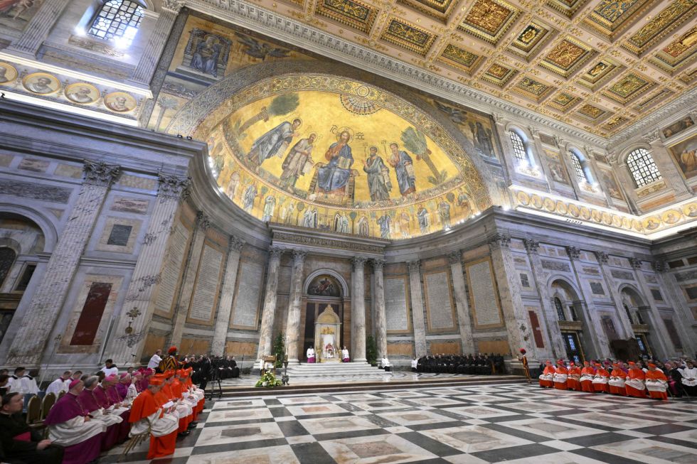 León XIV, este martes, en la basílica papal de San Pablo Extramuros de Roma.