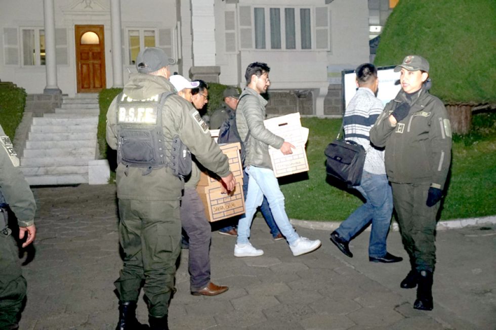 INTENSO. El cierre de inscripción de candidatos entre la noche del lunes y la madrugada del martes.