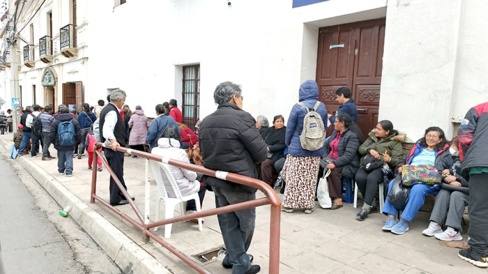 REALIDAD. Los jubilados se cuentan entre los sectores más golpeados por la crisis económica.