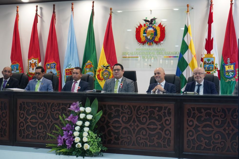 El Fiscal General y las autoridades presentes en el acto de lanzamiento del ecosistema .