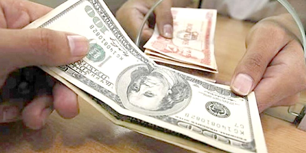 CRISIS. Las medidas económicas del Gobierno buscan estabilizar los precios de la canasta familiar.