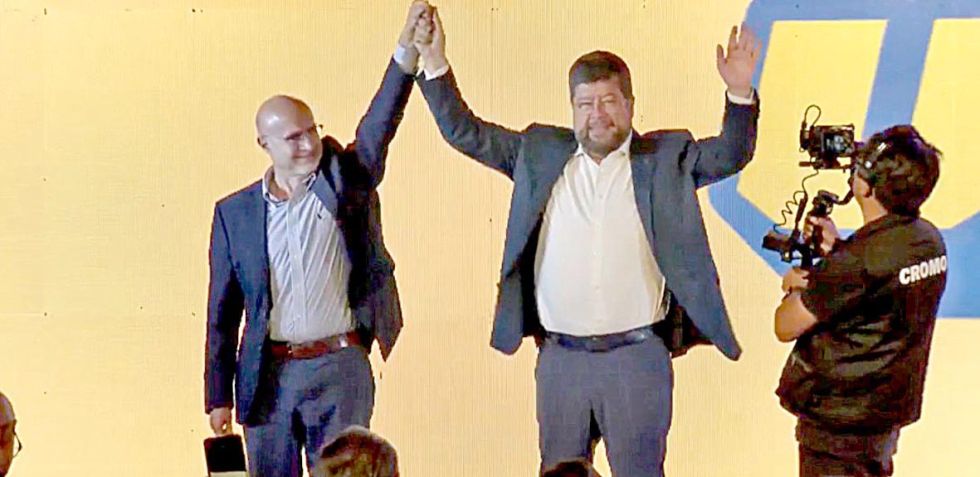 SANTA CRUZ. El candidto Samuel Doria Medina junto a su vicepresidenciable, José Luis Lupo.
