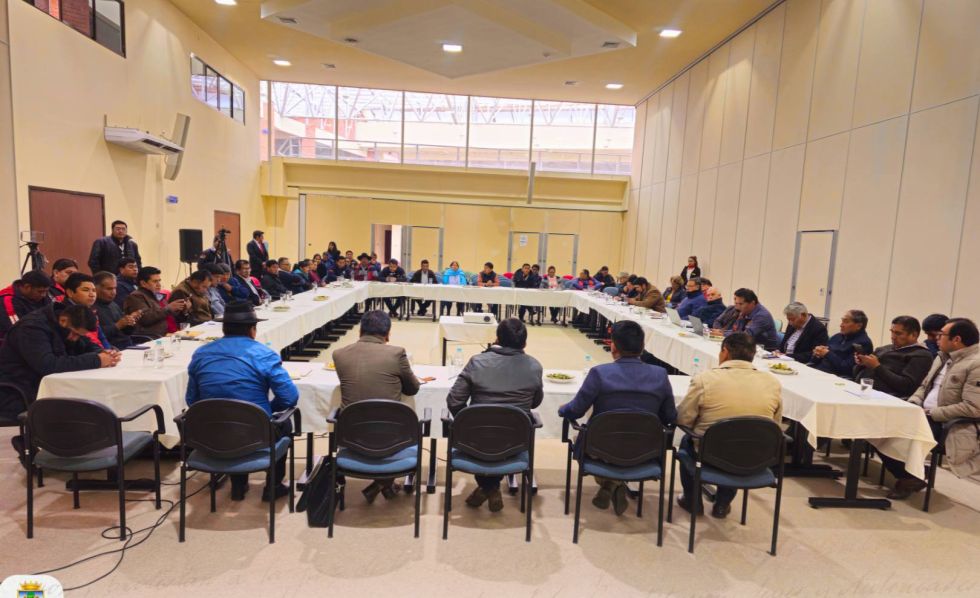 SUCRE. La reunión entre el Gobierno e instituciones locales se desarrolló este miércoles.