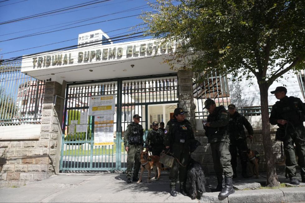 TSE. Vista del exterior del Tribunal Supremo Electoral, con custodia policial por estos días, en La Paz.