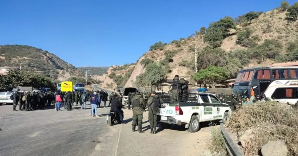 Personal policial se concentra en Parotani