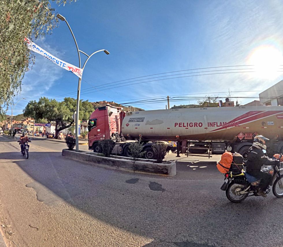 SUCRE. YPFB estuvo distribuyendo gasolina de manera formal a los surtidores de Chuquisaca.