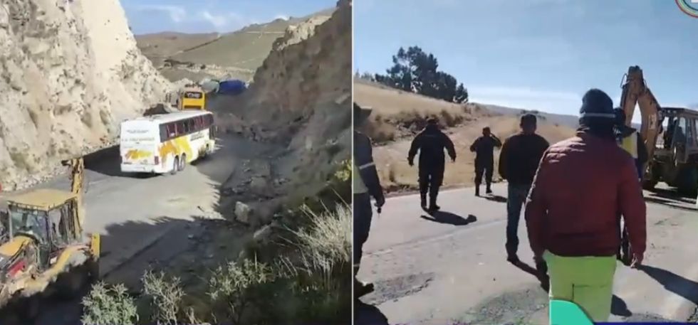 Policías y funcionarios se movilizan en la carretera antigua Cochabamba-Santa Cruz.
