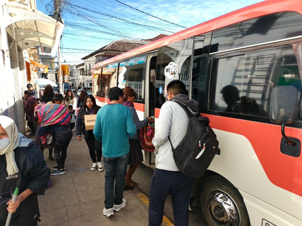Funcionarios de la Alcaldía y la Policía controlan desde pasajes hasta documentación del vehículo y decomisan placas