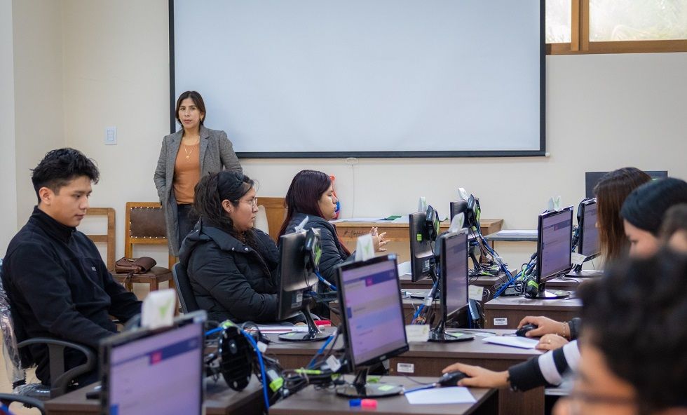 La Alcaldía pretende apoyar a los bachilleres que postulen al segundo examen de admisión a la Universidad San Francisco Xavier.