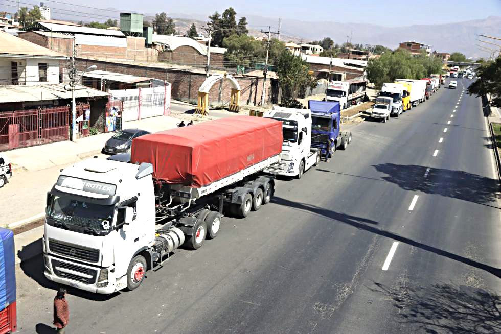 FILAS. la venta de diésel se normalizó a partir del sábado 14 de junio en Sucre y provincias.