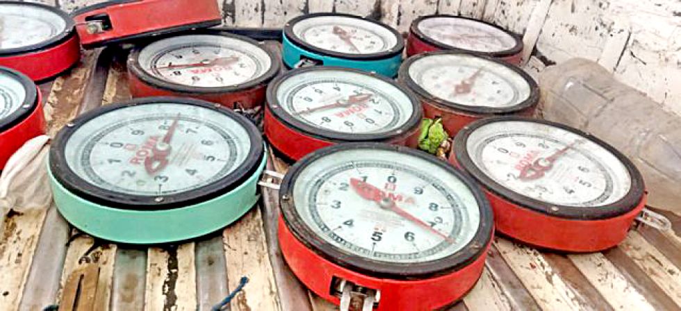 ATENCIÓN. Las balanzas de reloj se pueden manipular con solo mover un pequeño dispositivo.