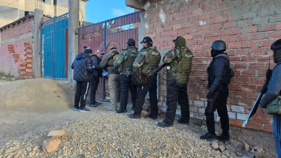 LLALLAGUA. La Policía allanó este martes a 10 domicilios en la investigación por los bloqueos.