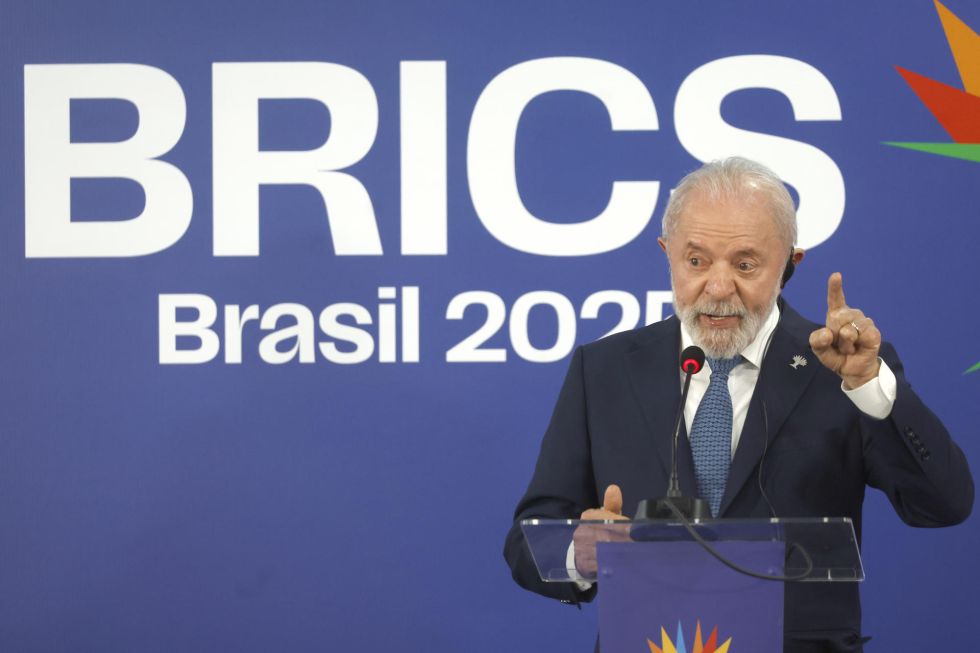 El presidente de Brasil, Luiz Inácio Lula da Silva, habla en una rueda de prensa durante la cumbre de los BRICS este lunes, en Río de Janeiro (Brasil).