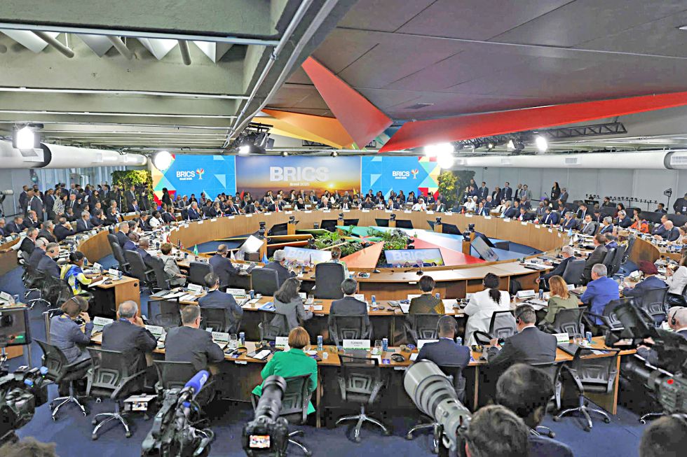 CUMBRE. Los participantes durante la reunión de los Brics este domingo, en Río de Janeiro (Brasil).