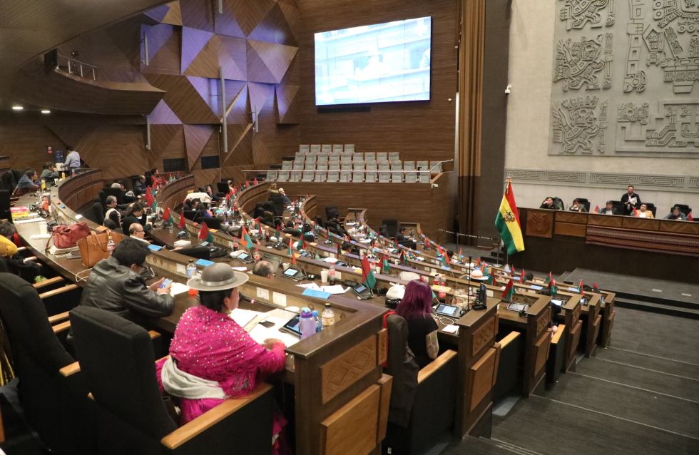 La sesión de la Asamblea Legislativa que se inició el 2 de julio y se prolongó hasta la madrugada del 3 de julio.